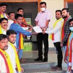 Bhatkal Uttara Kannada Asarakeri Bhuvaneshwari Kannada Sangha Protest MES Belagavi