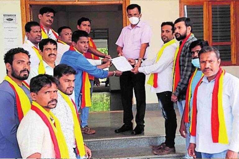 Bhatkal Uttara Kannada Asarakeri Bhuvaneshwari Kannada Sangha Protest MES Belagavi