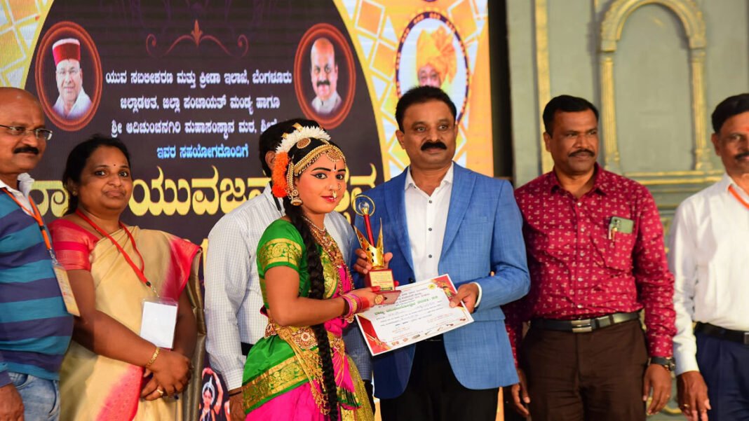 Chikkaballapur District Gauribidanur Bharatanatyam Artist Kum. Haripriya Hosamani National Level Competition