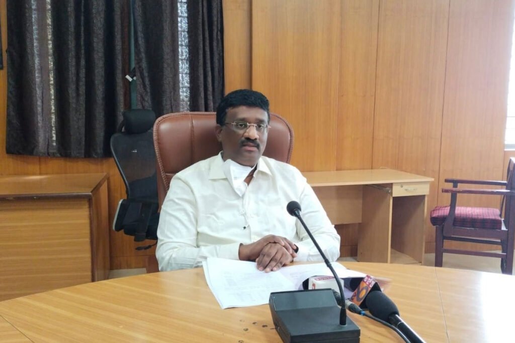 Bengaluru Covid-19‌ Hospitals Visit on Emergency deputy Commissioner K Srinivas