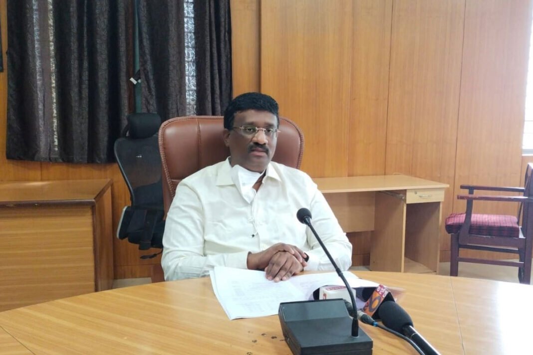 Bengaluru Covid-19‌ Hospitals Visit on Emergency deputy Commissioner K Srinivas