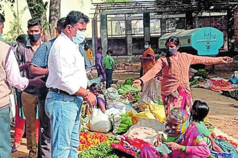 Challakere Chitradurga Covid-19 Rules Inspection by Tehsildar