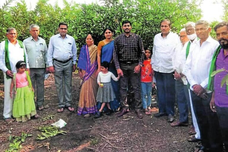 Bidar Deputy Commissioner SP Ellamavasye Celebration with Farmers