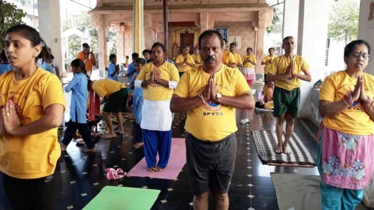 Sidlaghatta Amrit Mahotsav Yoga Patanjali Yoga Shikshana Samiti India Independence Surya Namaskara
