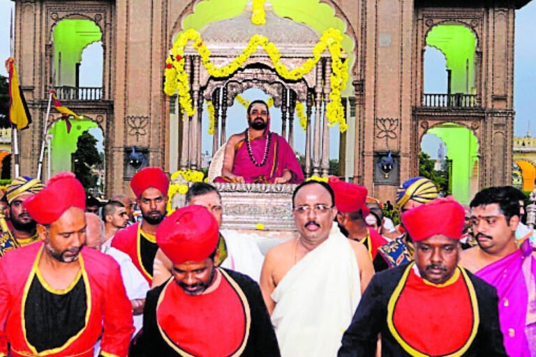 Mysore Palace Sringeri Vidhushekhara Swamiji