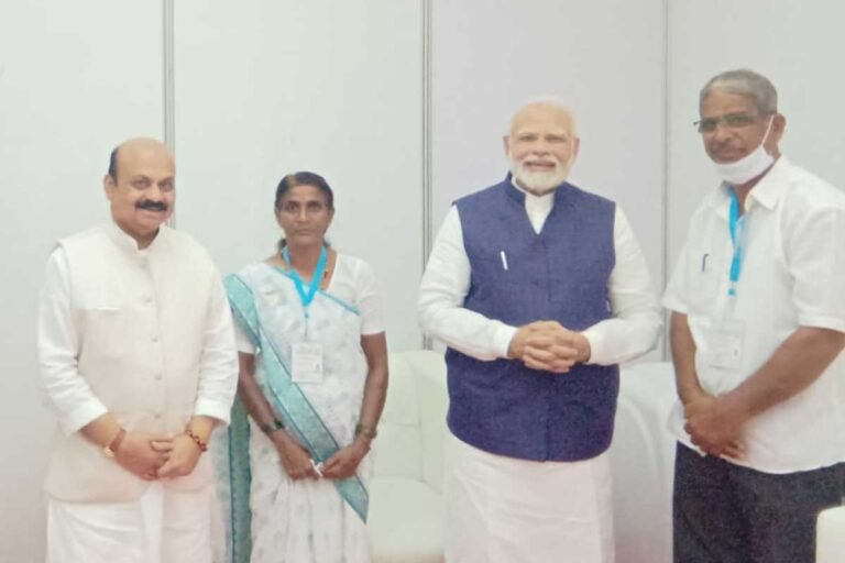 Narendra Modi Meets Ukraine Russia War Naveen Shekarappa Family in bengaluru