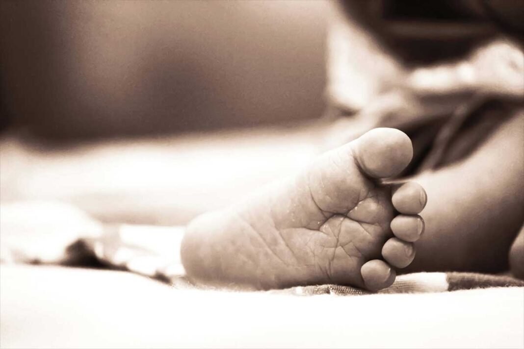 Woman Delivers twin babies in KSRTC Bus