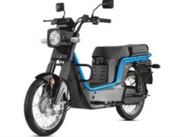 Kinetic E-Luna Moped