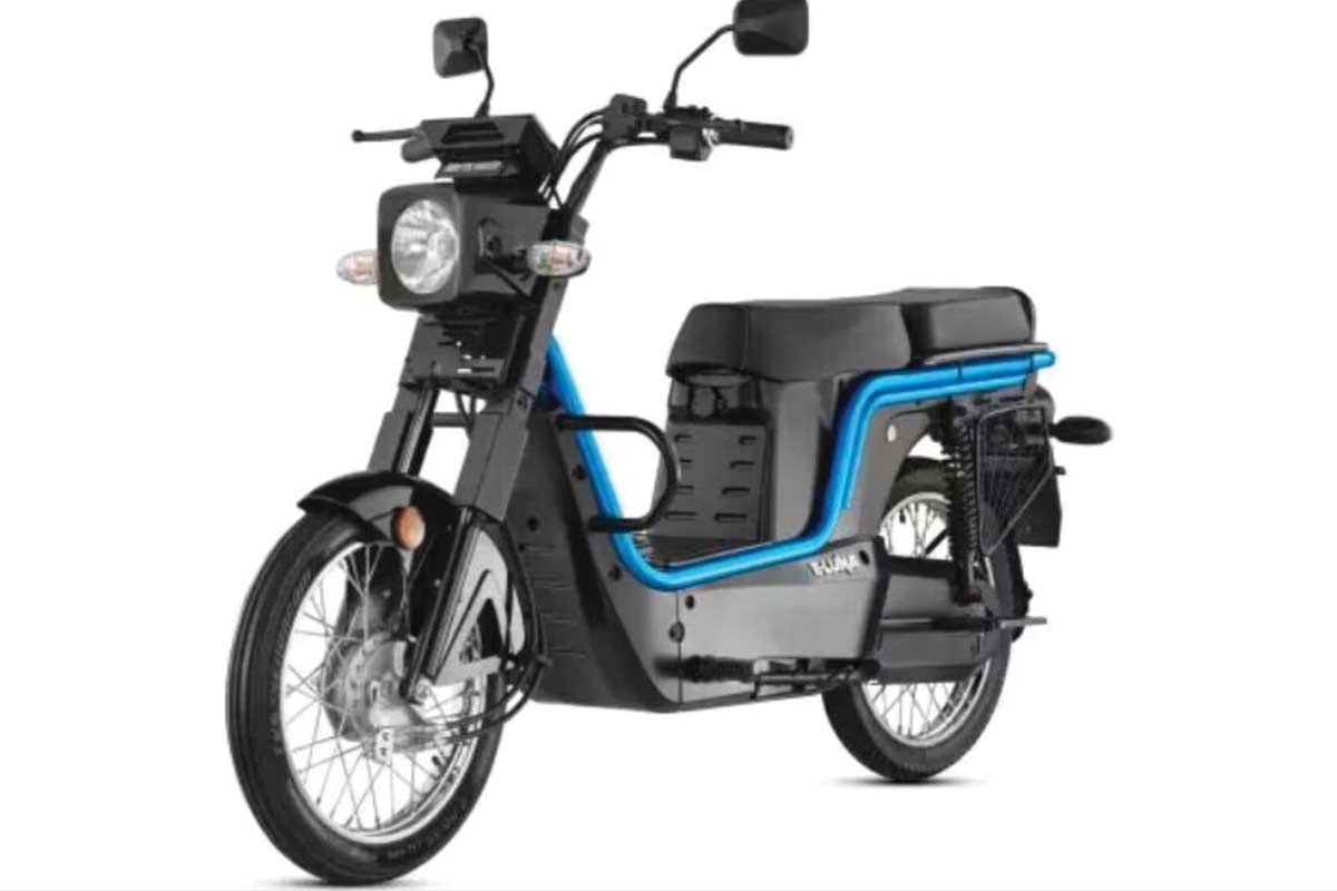 Kinetic E-Luna Moped