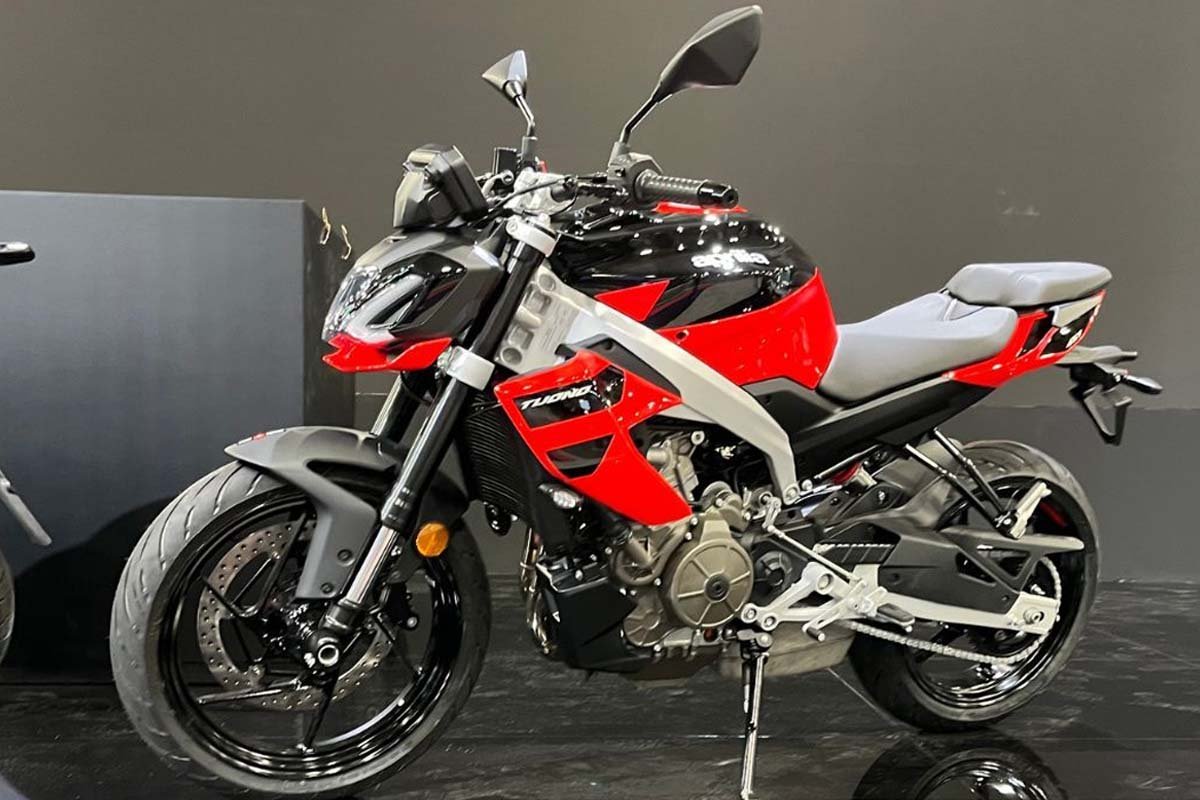 Aprilia Tuono 457 bike