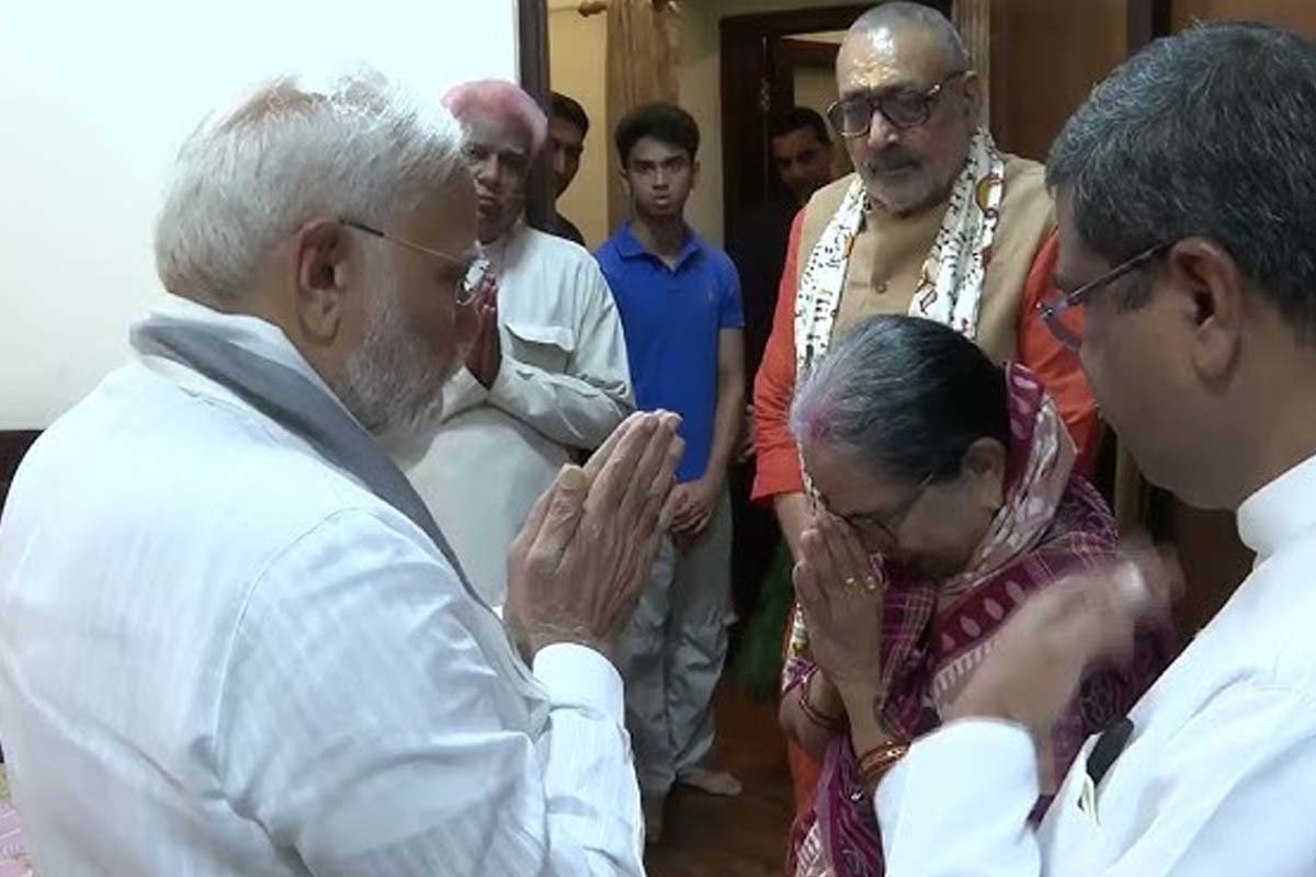Modi paid his last respects to Dr. Debendra Pradhan Modi paid his last respects to Dr. Debendra Pradhan