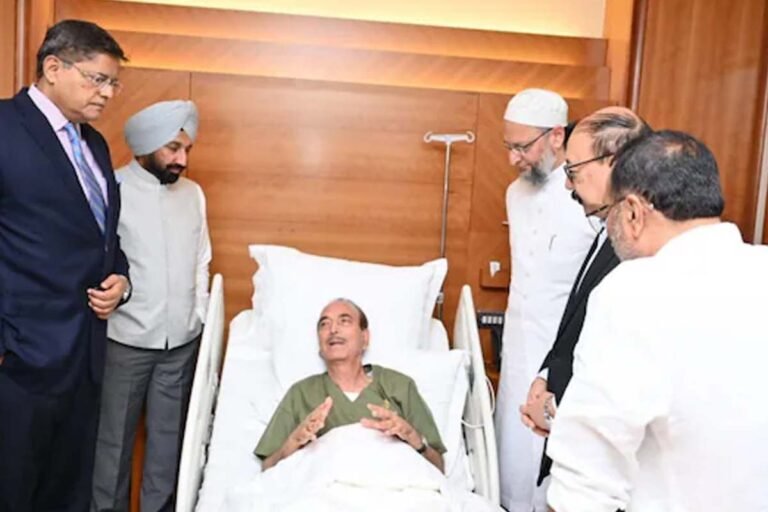Ghulam Nabi Azad, who is sick in Kuwait - hospitalized