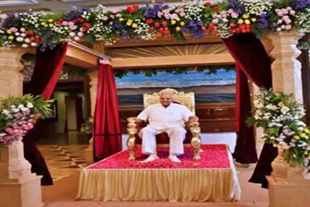 Ramoji Rao's statue unveiled
