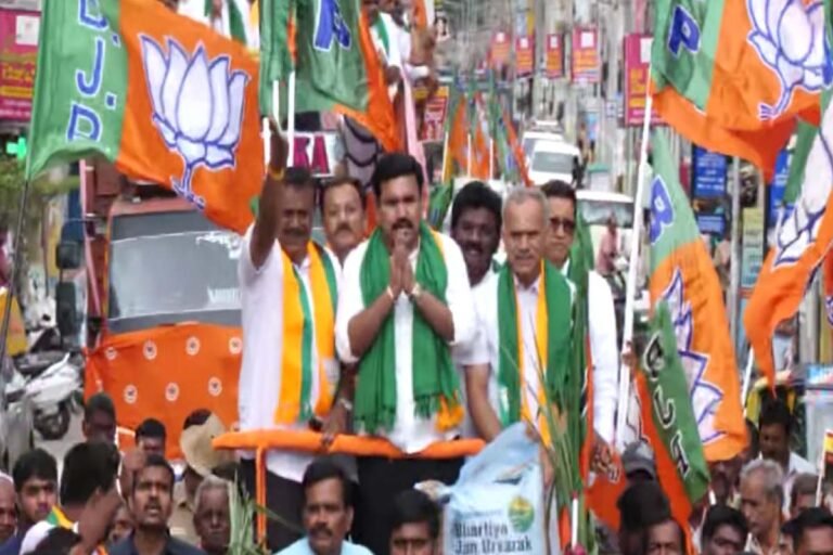 BJP-JDS protest over stampede, fertilizer shortage