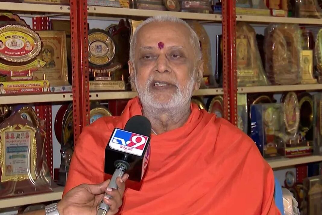 Chandrashekarnath Swamiji of Vishwa Vokkaliga Mahasamsthan
