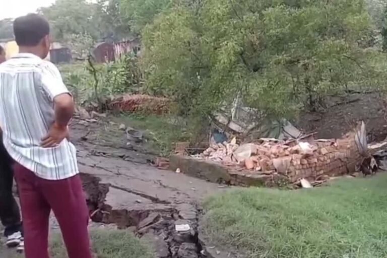 Landslide in Dhanbad! House collapses