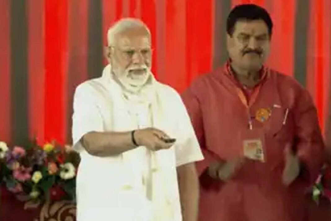 2200 crore rupees development projects launched in Varanasi