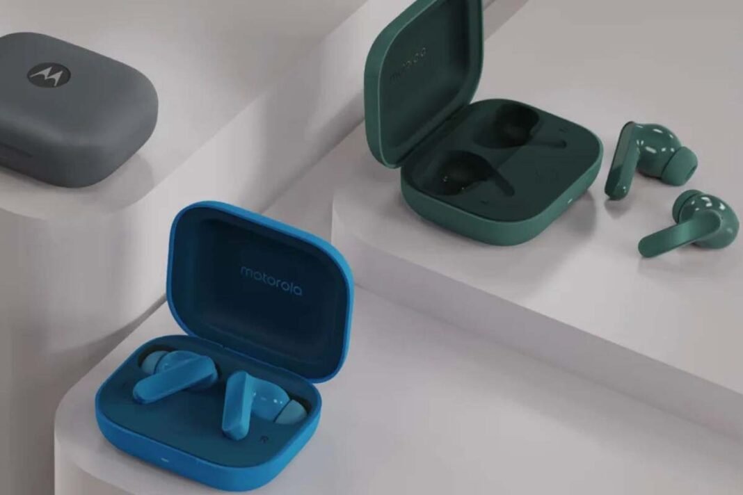 Moto launches new earbuds in India