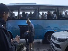 Kathmandu ಸಮೀಪ ಭಾರತೀಯರ ಬಸ್ ಮೇಲೆ ದಾಳಿ Bus carrying Indian tourists returning from Pashupatinath temple attacked near Kathmandu