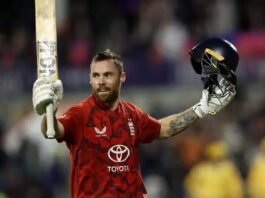 England storms to bat – South Africa defeat