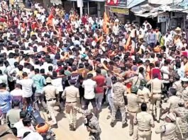 Stone pelting on Maddur Ganesh procession