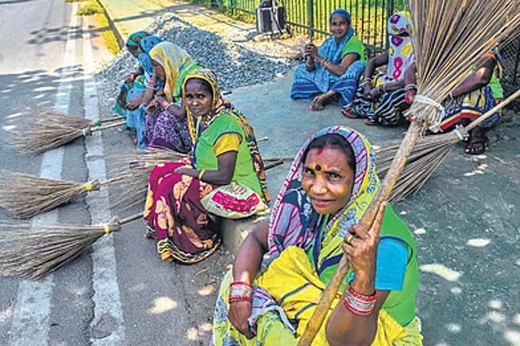 Part-time sanitation workers get only ₹750 for 37 years!