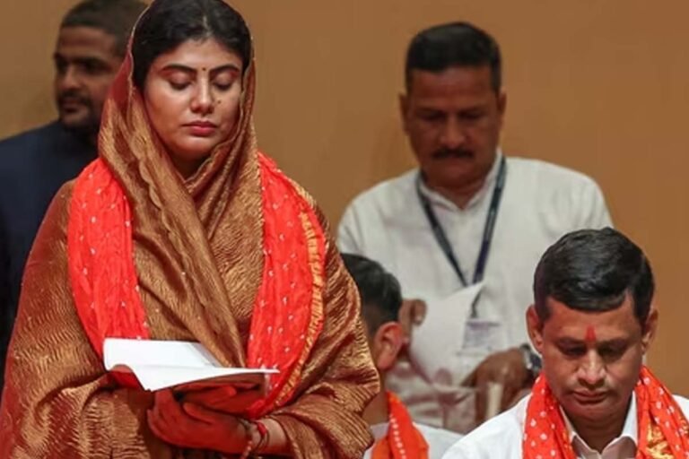 Ravindra Jadeja's wife Rivaba sworn in as Gujarat's new minister