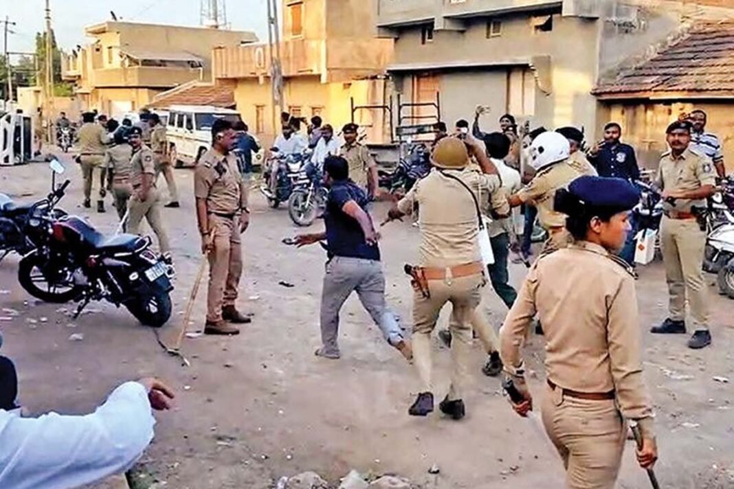 Violence at AAP farmers' meeting: Three policemen injured