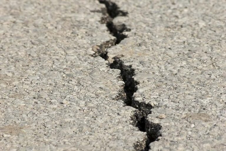Japan 7.5 Magnitude Earthquake Tsunami fear