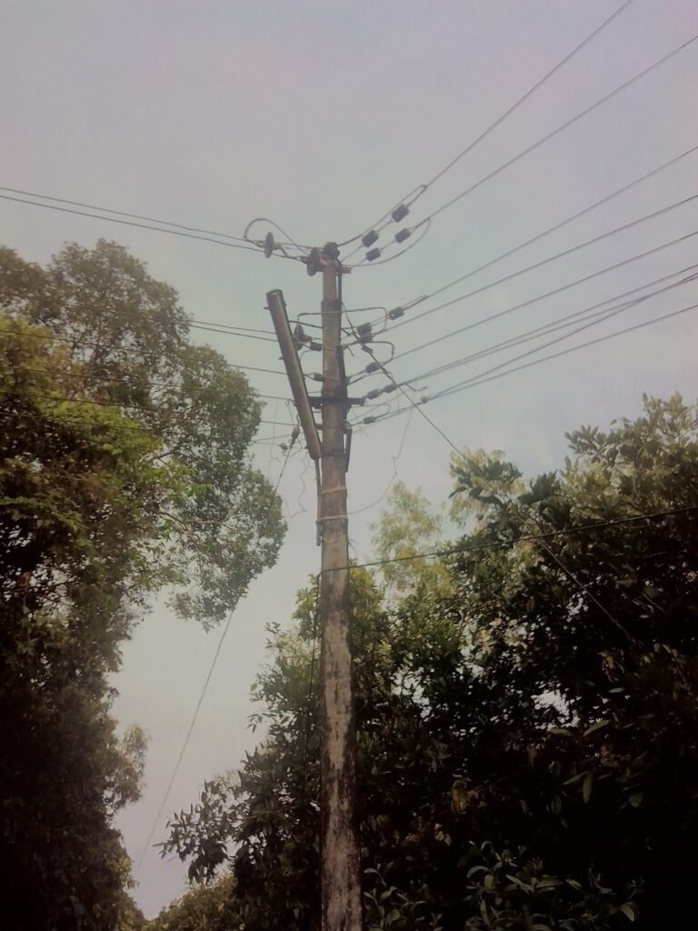 chikkaballapur-electric-pole-power-outage